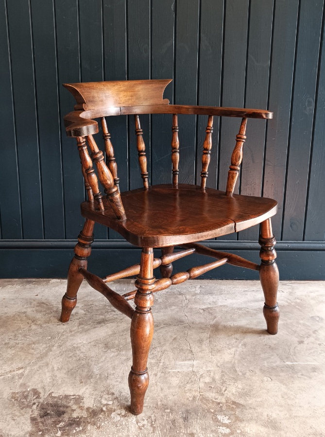 YPgKaR6h_Antique English Smokers Captains Bow Chair (2).jpg